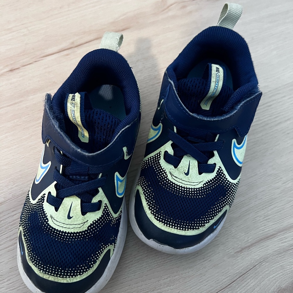 Nike Kids Navy and Lime Sneakers
